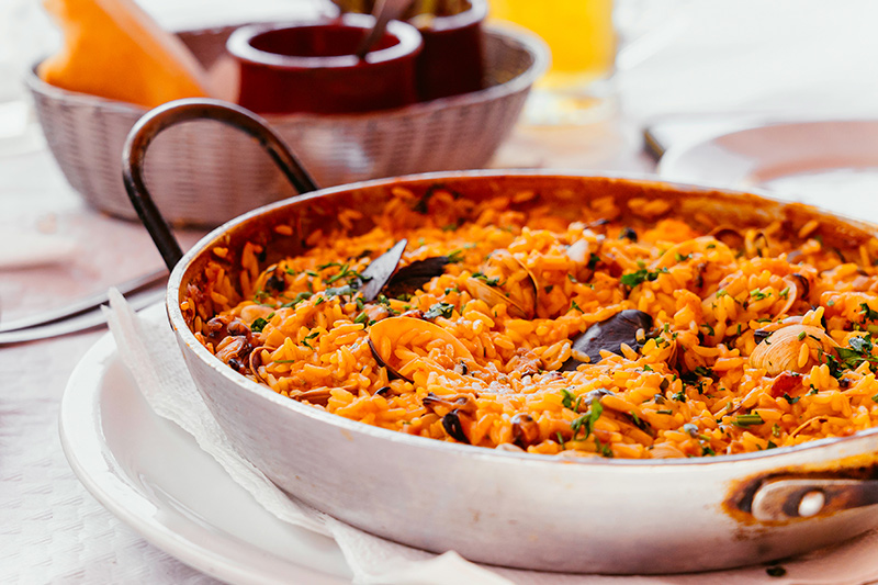 paella a serpenyőben