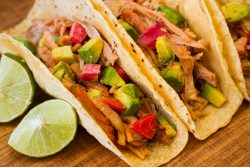 tacos a tányéron