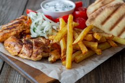 görög gyros a tányéron